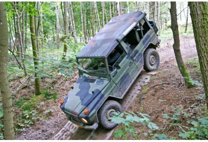 Samodzielne prowadzenie Mercedesa „G” WOLF 250GD + zwiedzenie Muzeum Techniki Wojskowej Gryf