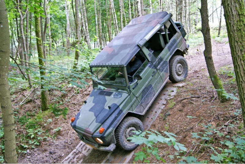 Samodzielne prowadzenie Mercedesa „G” WOLF 250GD + zwiedzenie Muzeum Techniki Wojskowej Gryf