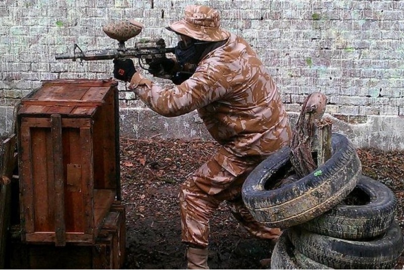 Gra w paintball w strzelnicy Faro