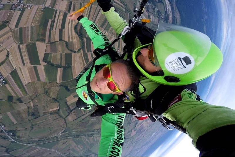 Skok w tandemie z 4000 m + fimowanie z 2 kamer