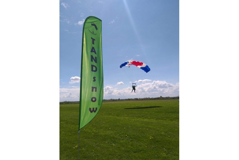 Skok w tandemie z 4000 m + fimowanie z 2 kamer
