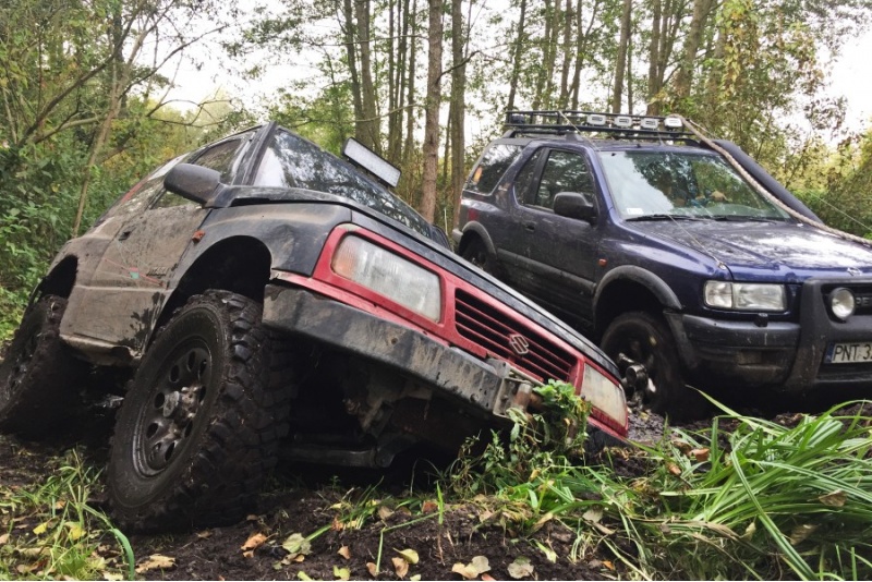 Terenowa jazda 4x4 off-road za kierownicą