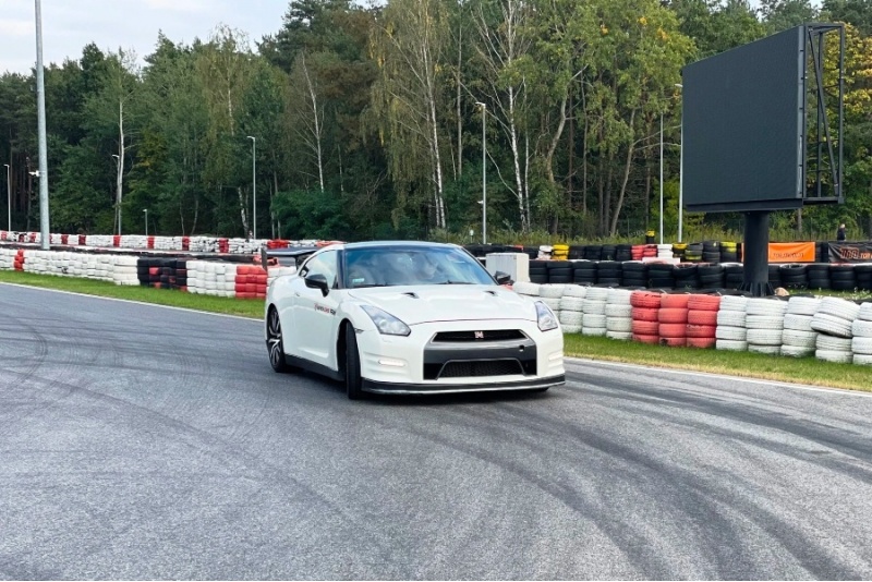 Jazda za kierownicą Nissan GTR z filmowaniem