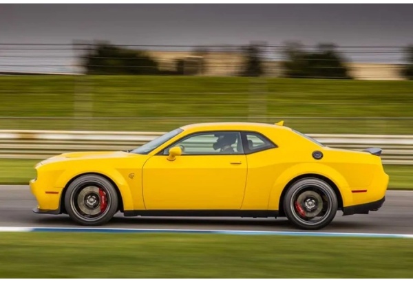 Jazda za kierownicą Dodge Challenger z filmowaniem