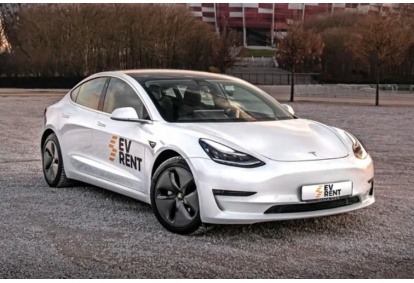 Przetestuj samochód marki Tesla Model 3 w Poznaniu