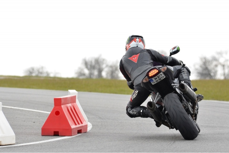 Szkolenie z doskonalenia jazdy motocyklem z 3MM Racing Academy