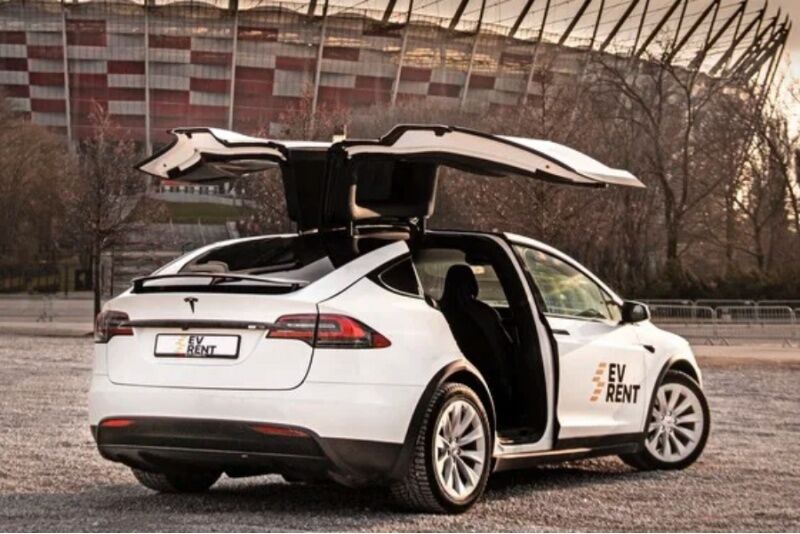 Przetestuj samochód marki Tesla Model X