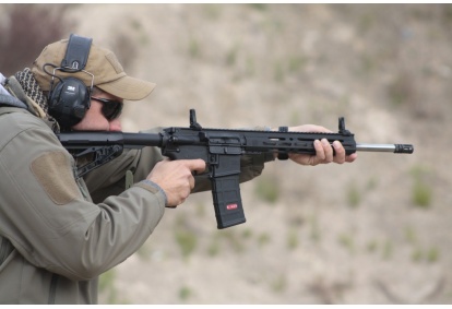 Strzelanie z karabinku AR 15 w Strzelnicy Marynino