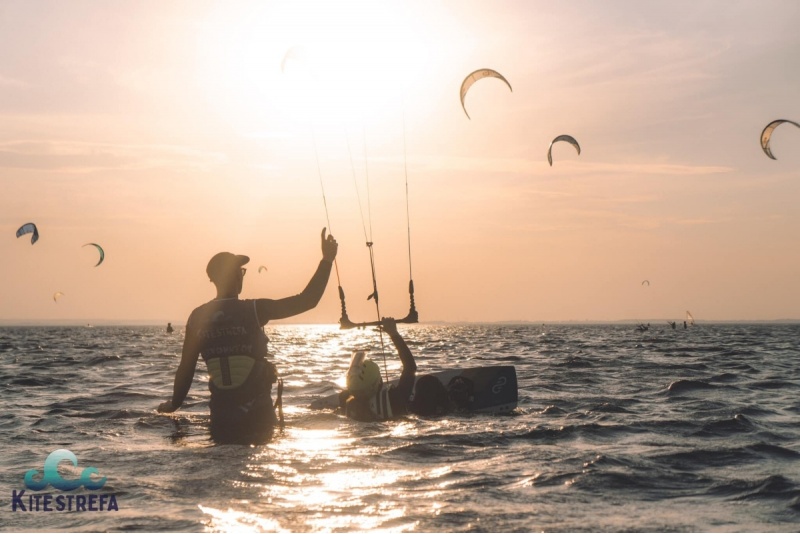 Indywidualne szkolenie Kitesurfingu z instruktorem w Jastarni