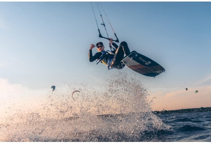 Lekcja Kitesurfingu z instruktorem w Jastarni