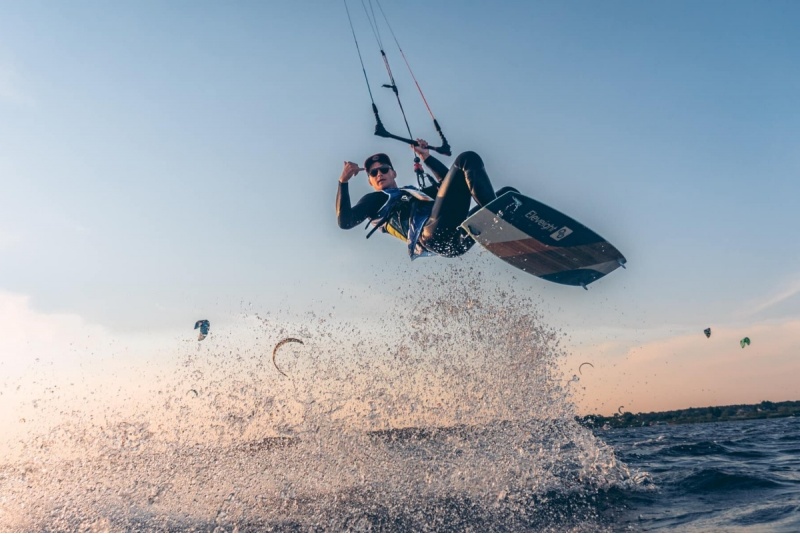 Lekcja Kitesurfingu z instruktorem w Jastarni