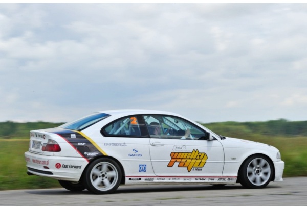 Przejazd w roli pasażera samochodem BMW z Fun Racing