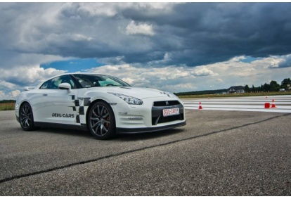 Przejażdżka za kierownicą samochodu Audi R8 V10 lub Nissan GTR