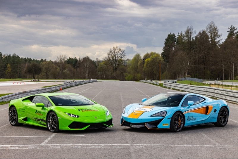 Jazda za kierownicą-pojedynek McLaren vs Lambo