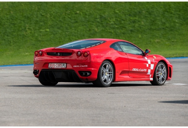 Przejażdżka za kierownicą samochodu Lamborghini Gallardo lub Ferrari F430