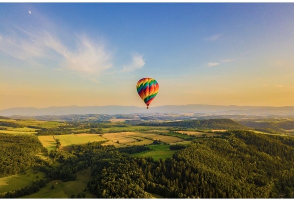 Safari w przestworzach - lot balonem o wschodzie słońca