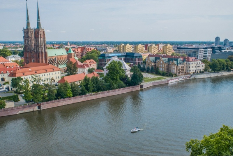 Rejs szybką motorówką po Odrze we Wrocławiu