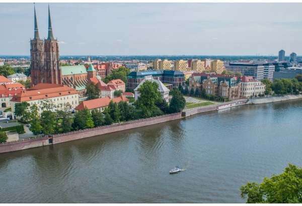 Rejs szybką motorówką po Odrze we Wrocławiu