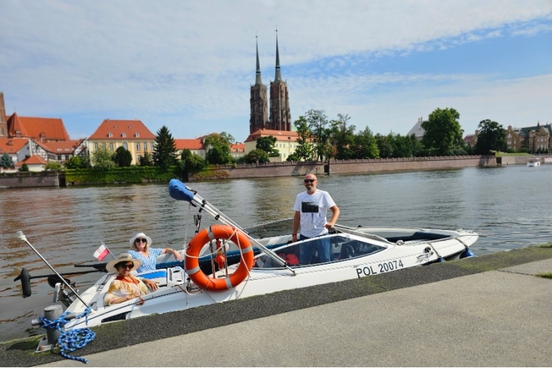 Rejs doszkalający szybką motorówką po Odrze we Wrocławiu
