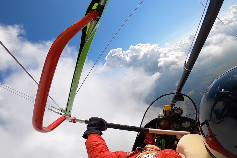 Lot motolotnią z zawodowym pilotem Boeinga 737