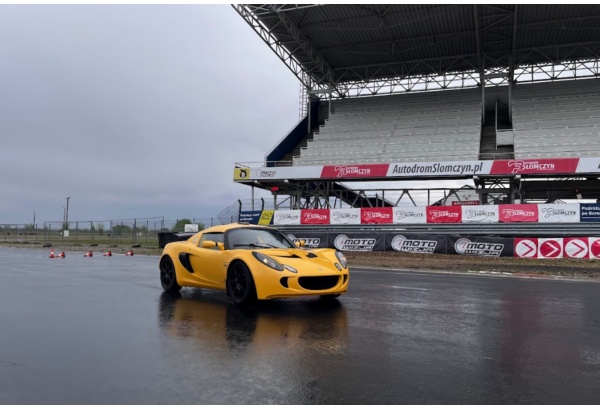 Jazda Ferrari vs Lotus vs Jedi z Fun Racing