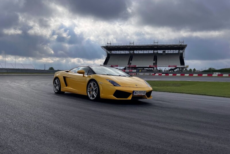 Jazda Lamborghini vs Ferrari z Fun Racing
