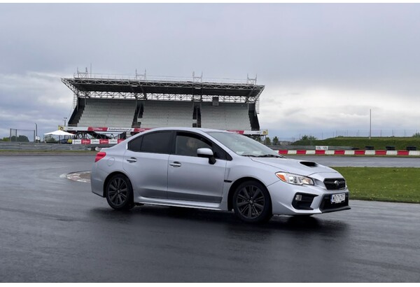 Jazda Lotus vs Subaru z Fun Racing