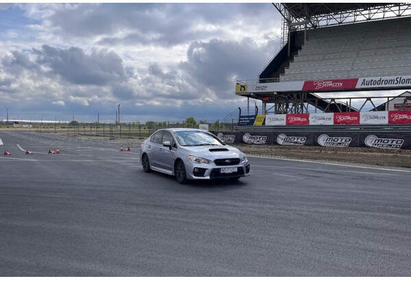 Jazda Subaru vs GKD vs BMW z Fun Racing