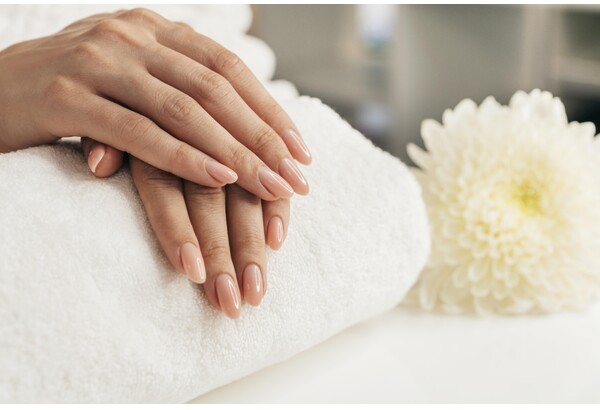 Manicure klasyczny + zabieg na dłonie w Rzeszowie