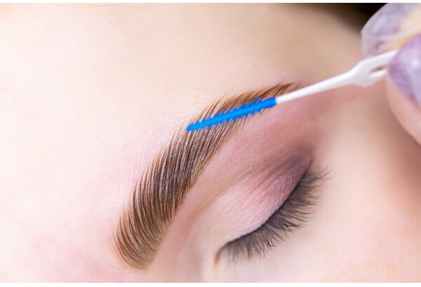 Stylizacja brwi air brush