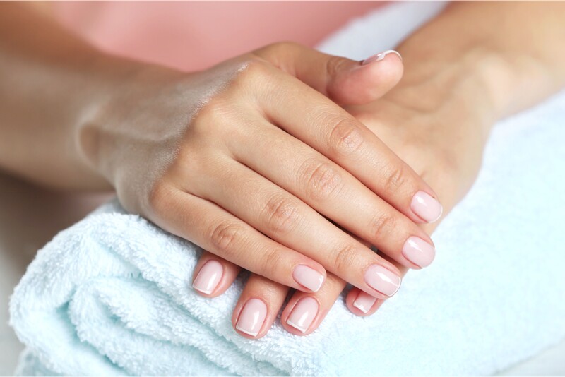 Manicure klasyczny - pielęgnacja dłoni w Doll Beauty Studio Kraków