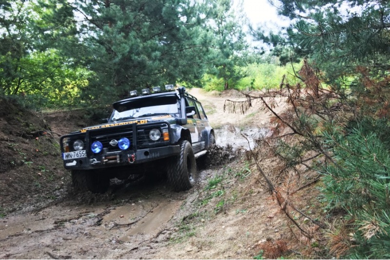 Szkolenie z jazdy samochodem terenowym Nissan Patrol GR nieopodal Warszawy