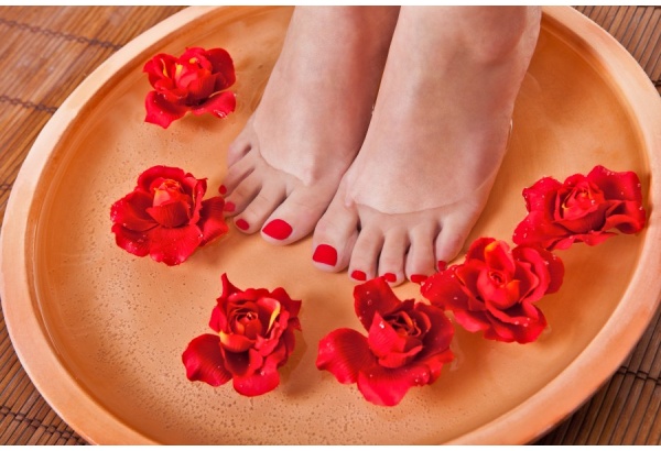 Pedicure hybrydowy oraz masaż stóp w Warszawie