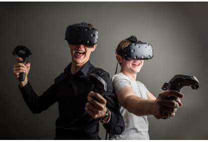 Zabawa w salonie wirtualnej rzeczywistości VR Warsaw dla grupy