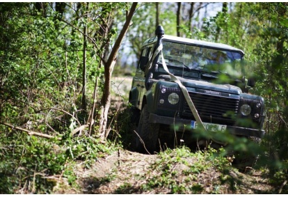 Jazda off road z nawigacją za kierownicą samochodu w Poznaniu