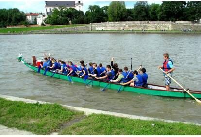 Rejs tradycyjną łodzią ze sternikiem w Krakowie