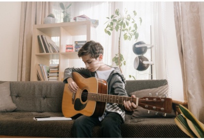 Online nauka gry na gitarze dla dzieci