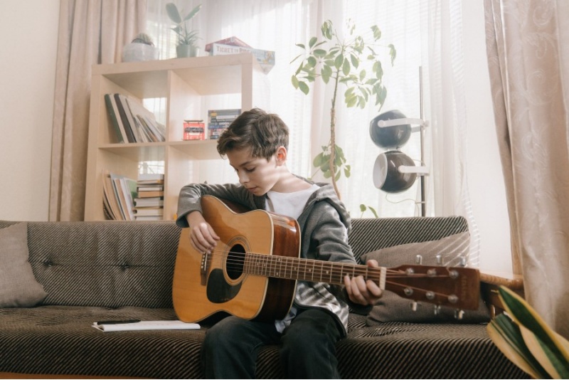 Online nauka gry na gitarze dla dzieci
