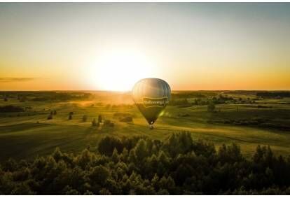 Poranny lot balonem na ogrzane powietrze w Wilnie lub Trokach z „Centrum Lotnictwa”