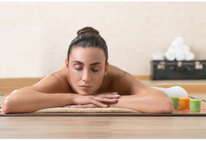 masaz-relaksacyjny-w-salonie-nefretete-spa-bialystoku