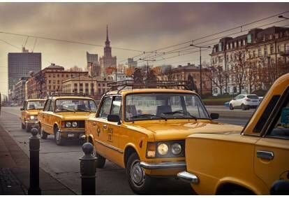 Zwiedzanie Warszawy z przewodnikiem na pokładzie Fiata 125p
