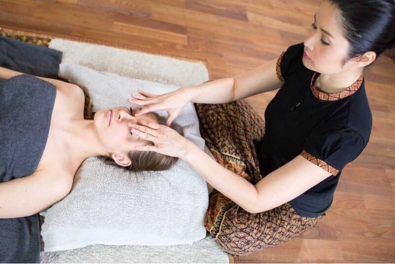 Tajski masaż pleców, głowy i twarzy w salonie Tajskie SPA