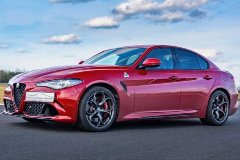 Przejażdżka za kierownicą samochodu Alfa Romeo Giulia Quadrifoglio