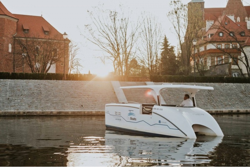 Rejs katamaranem solarnym we Wrocławiu