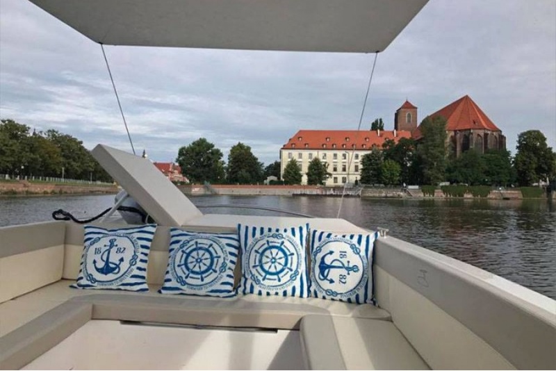 Rejs katamaranem solarnym we Wrocławiu
