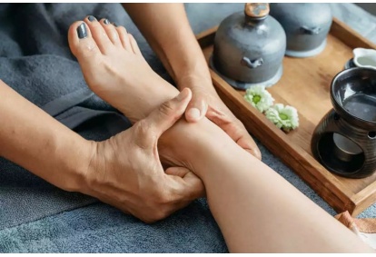 Tajski masaż stóp i nóg w salonie Thai World Spa w Warszawie