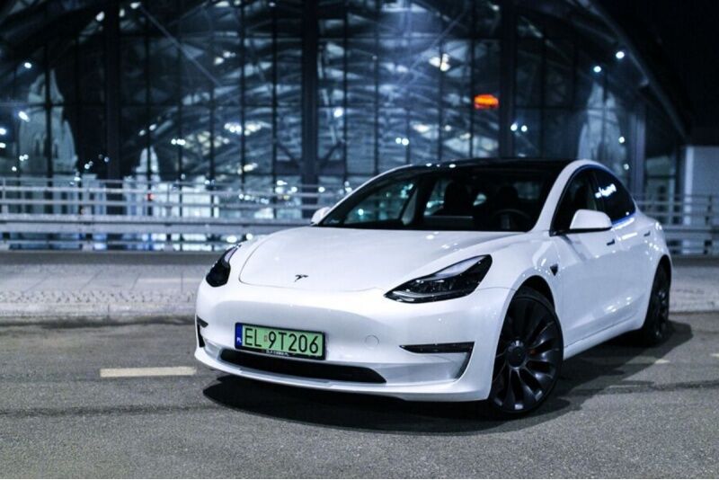 Jazda samochodem Tesla 3 Performance z Dream Ride